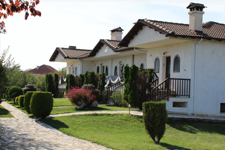 naiades outside east