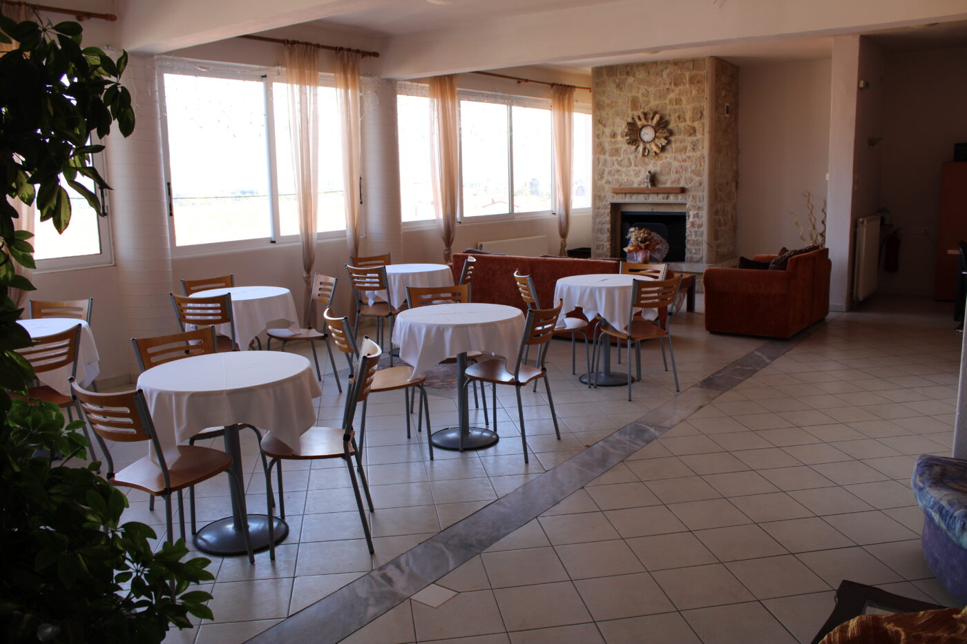 Δ Σαλόνι, Τζάκι, Πρωινό 1