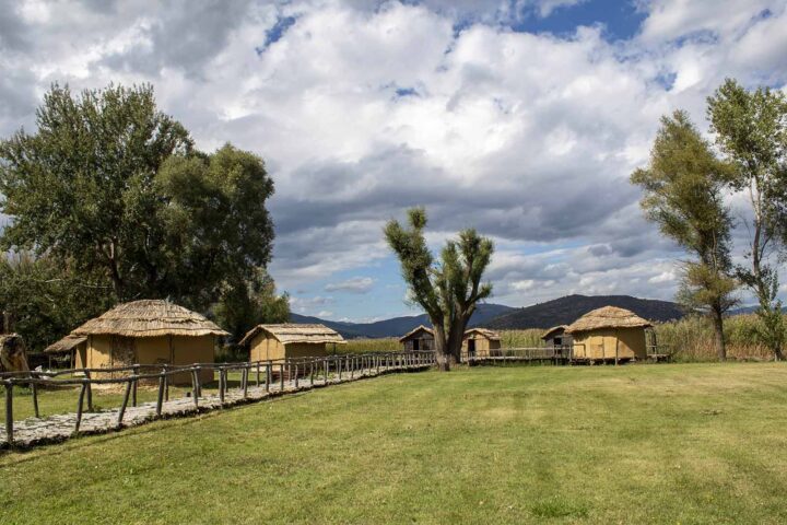 Λιμναίος οικισμός